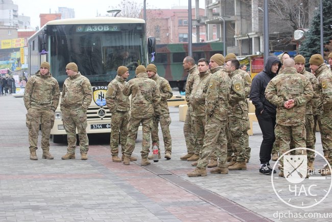 С воином Азова Марком Гудзовским простились в Днепре 03