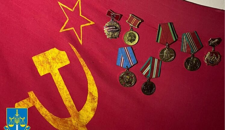 Експравоохоронець з Рівненщини продавав символіку РФ та шеврони "ЧВК Вагнер"