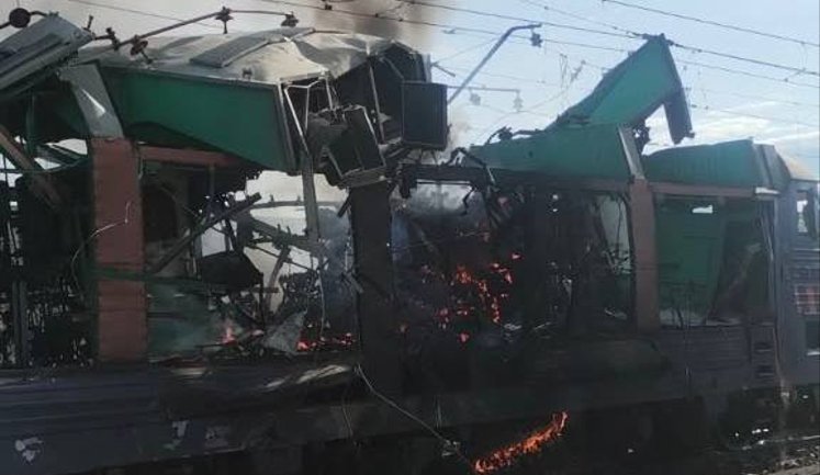 Ворожий БпЛА атакував пасажирський поїзд на Дніпропетровщині. ФОТО