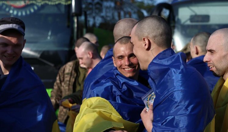 Більшість повернутих сьогодні з російського полону воїнів - це молодь після 2000 року народження, - Координаційний штаб. ФОТОрепортаж