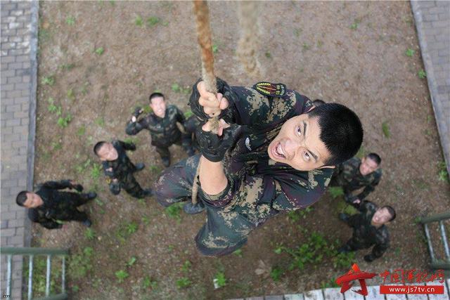 Диявольський тиждень - випробування витривалості для військовослужбовців армії та міліції Китаю 20 Диявольський тиждень - випробування витривалості для військовослужбовців армії та міліції Китаю 20