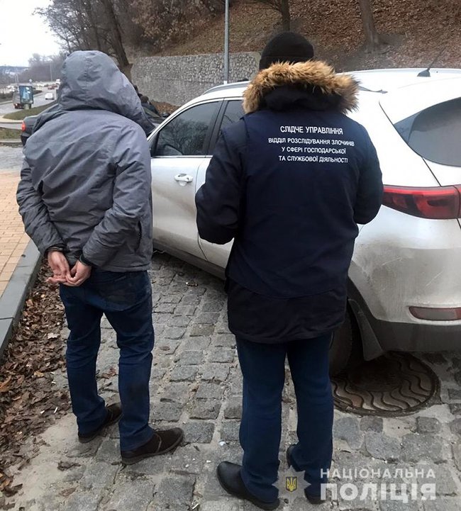 Поліція затримала на хабарі $6 тис. співробітника Держекоінспекції в Києві 02