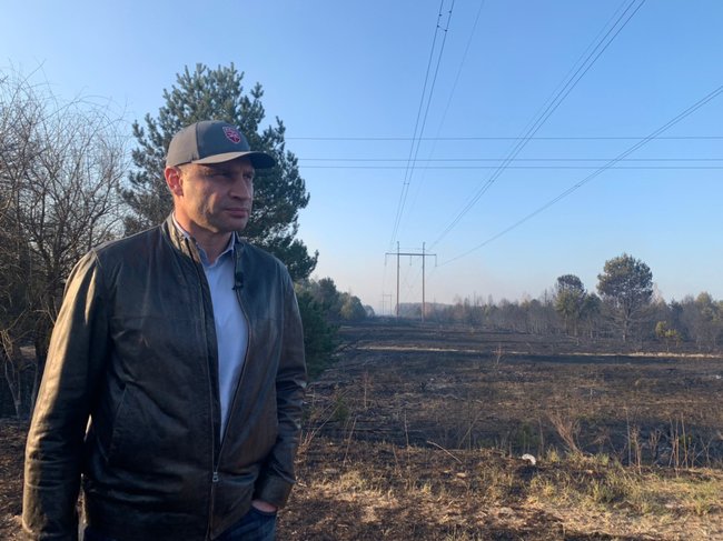 Smoke coming from Chornobyl exclusion zone to Kyiv is not radioactive - mayor 01