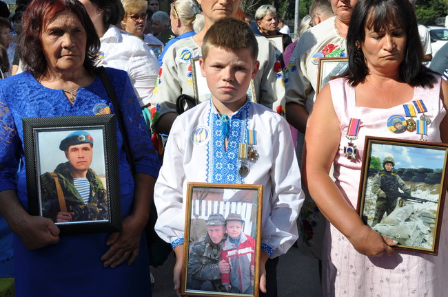 Ilovaisk tragedy anniversary: relatives of fallen servicemen picketing Russian embassy in Kyiv 21