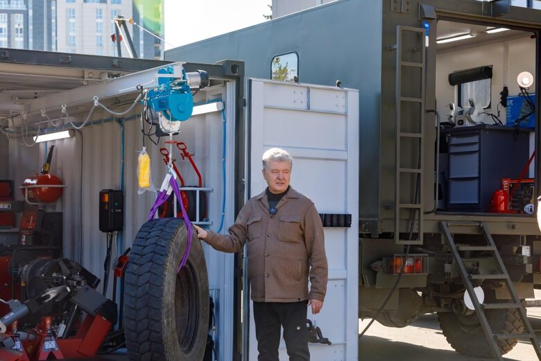 шиномонтаж для військових від Порошенка