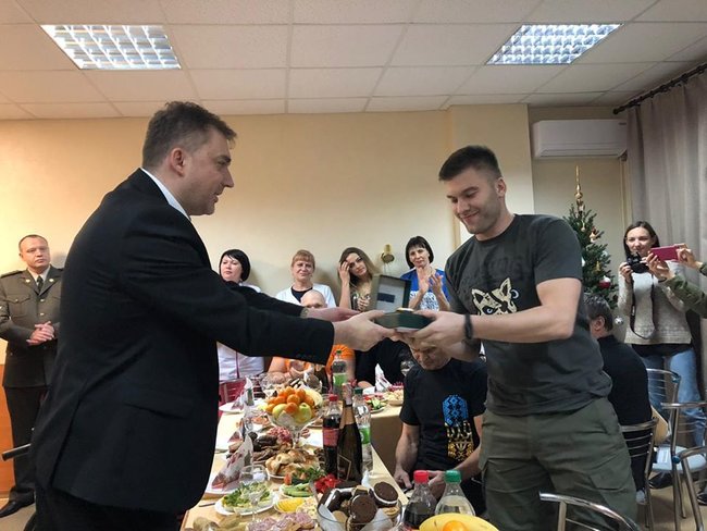 Загороднюк и Кривонос поздравили раненых бойцов в Ирпенском госпитале 02 Загороднюк и Кривонос поздравили раненых бойцов в Ирпенском госпитале 02