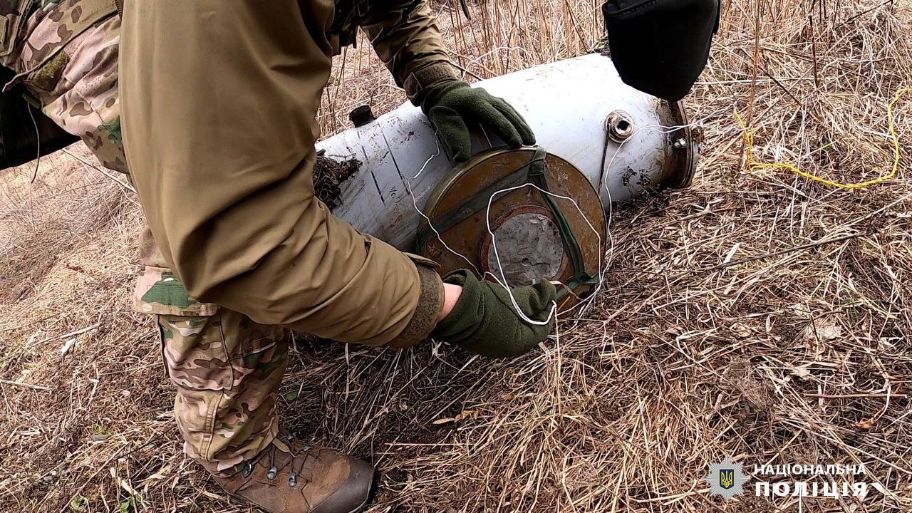 Вибухотехніки знешкодили бойову частину російської ракети | Цензор.НЕТ