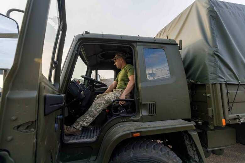 авто для ЗСУ від Порошенка