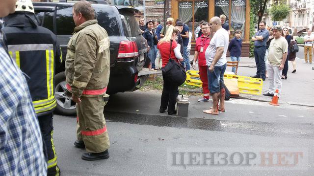 В центре Киева взорвался джип 02
