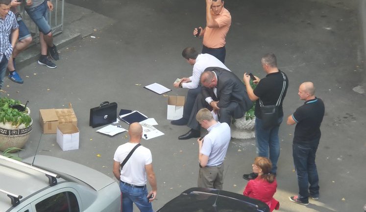 Ділок з вулиці Банкової