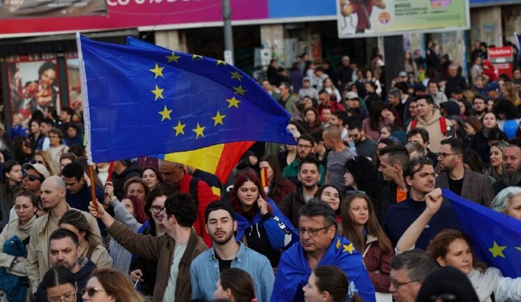 Накануне второго тура выборов: в Румынии прошли многотысячные митинги в поддержку европейского курса. ФОТОРЕПОРТАЖ