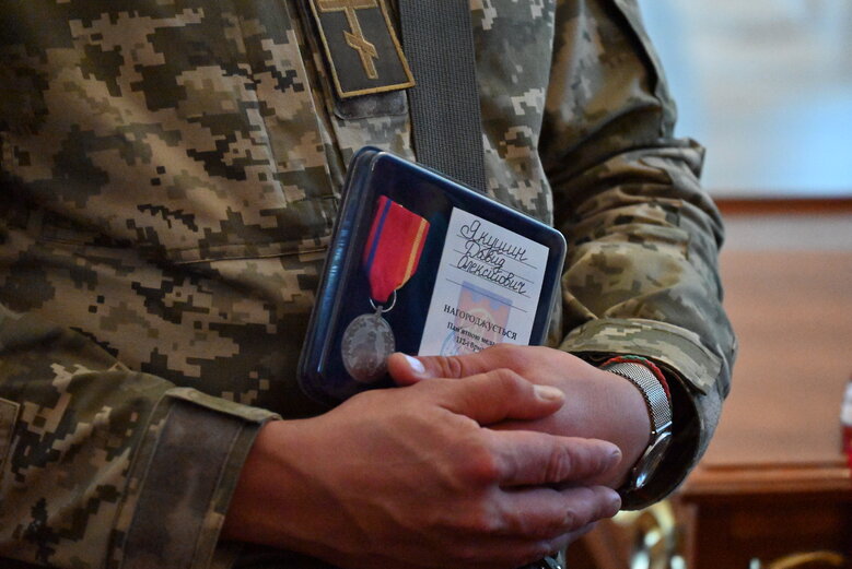 Зі скрипалем та воїном Давидом Якушиним, який загинув у бою з окупантами, попрощалися в Києві 23