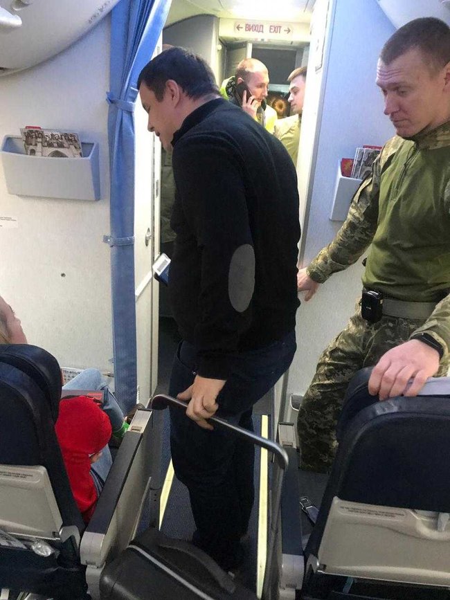 Law enforcers withdraw Ex-MP Mykytas from flight to UK 03