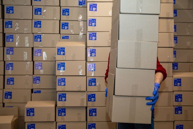 3 тисячі продуктових наборів від Фонду Порошенка відправлено пенсіонерам і людям з інвалідністю по всій Україні 02