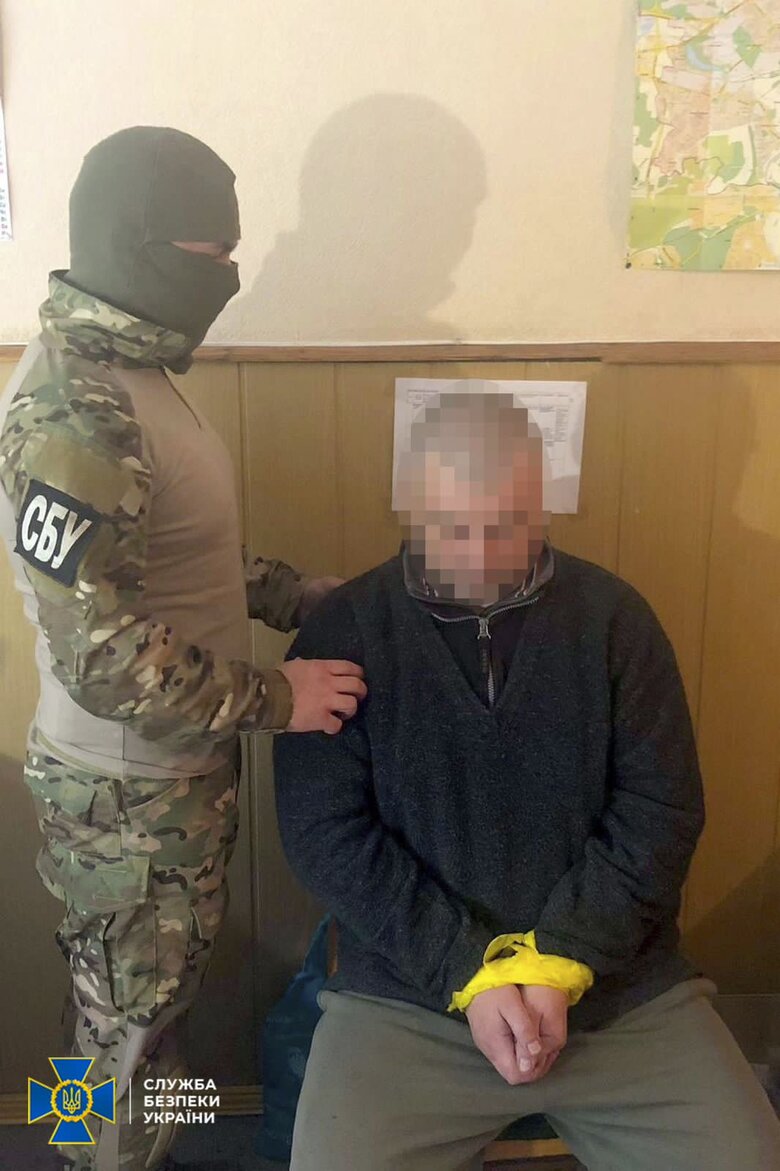 У деокупованому Вовчанську затримали зрадника, який допомагав рашистам захопити і окупувати місто, - СБУ 01