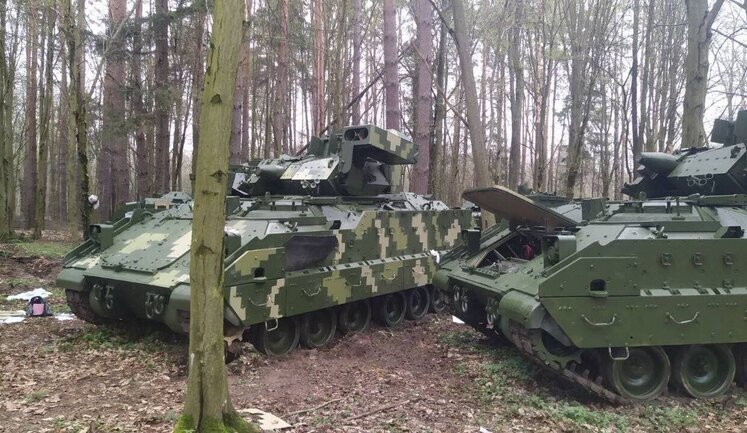 Ukrainian pixel camouflage is already being applied to Bradley infantry fighting vehicles - Ministry of Defense. PHOTO