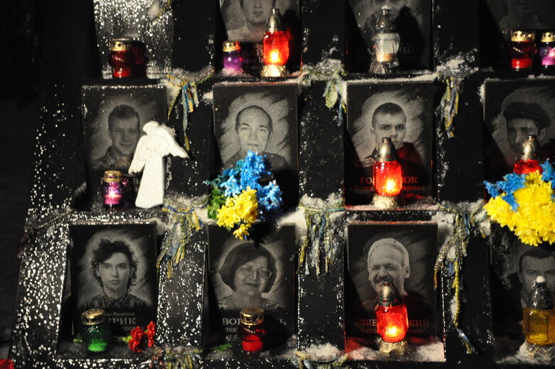 День Гідності та Свободи: у центрі Києва вшанували пам’ять Героїв Небесної Сотні 01