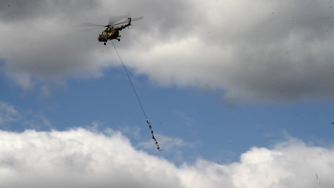 Маскування біля позицій противника, десантування та евакуацію відпрацьовують офіцери-авіанавідники на Чернігівщині 08