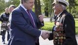 Порошенко наградил орденом "За мужество" 100-летнего ветерана Второй мировой войны Ивана Залужного. ФОТО