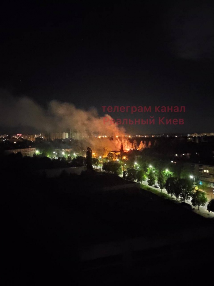 Кинотеатр Тампере горит в Киеве 02