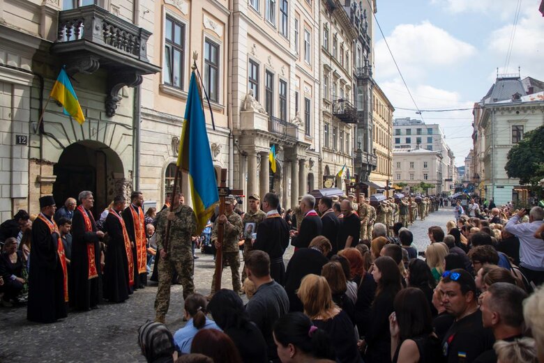 У Львові попрощалися з 12 військовими, загиблими в катастрофі літака Іл-76
