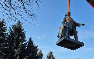 Пам’ятник Петру I демонтували у Полтаві 25 лютого 2025 року