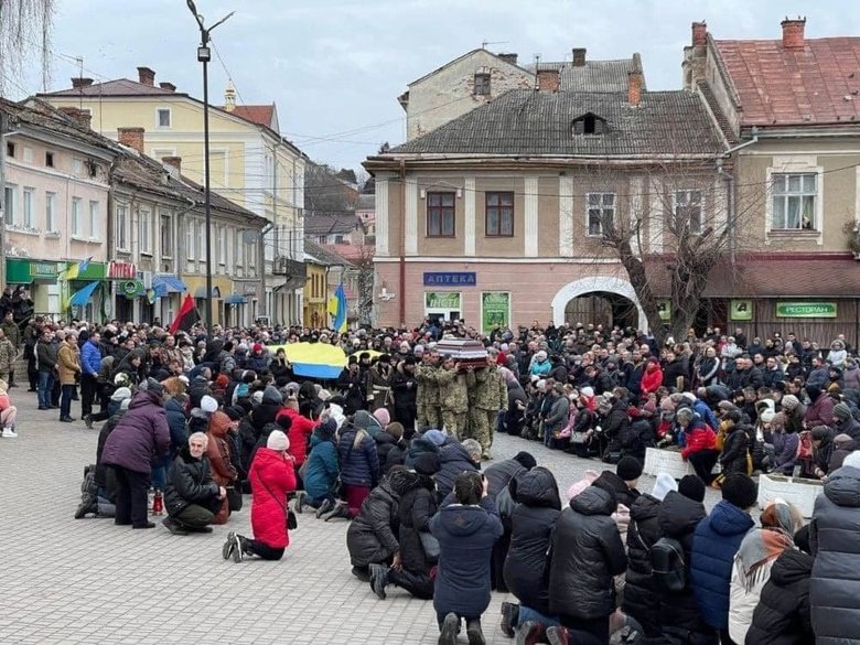 Героя України Віталія Скакуна провели в останню путь на Тернопільщині 03