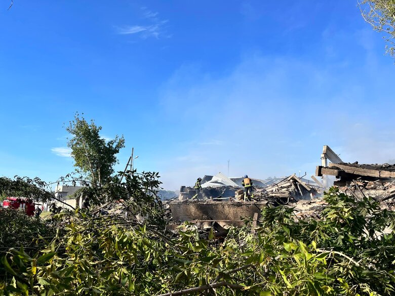 Россия выпустила 8 ракет по Краматорску. Повреждены склады гуманитарной помощи. Есть раненый в тяжелом состоянии, - мэр Гончаренко 05