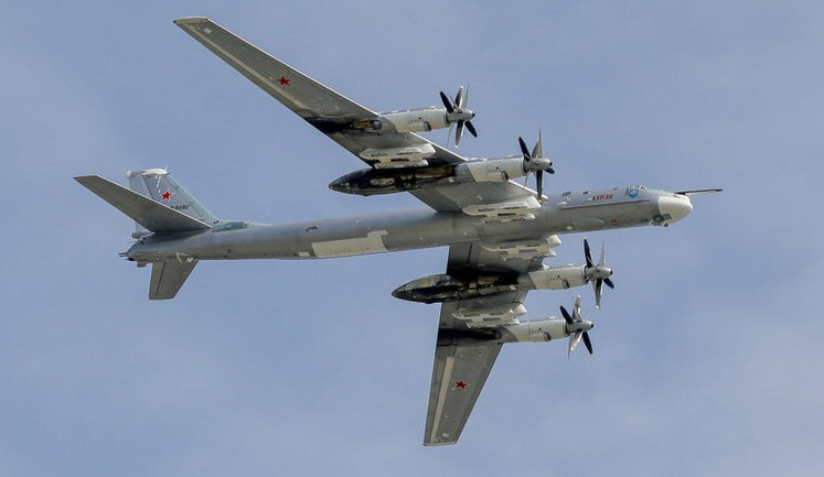 Россия стягивает стратегические бомбардировщики Ту-95 на авиабазу в Сибири. СПУТНИКОВЫЕ ФОТО