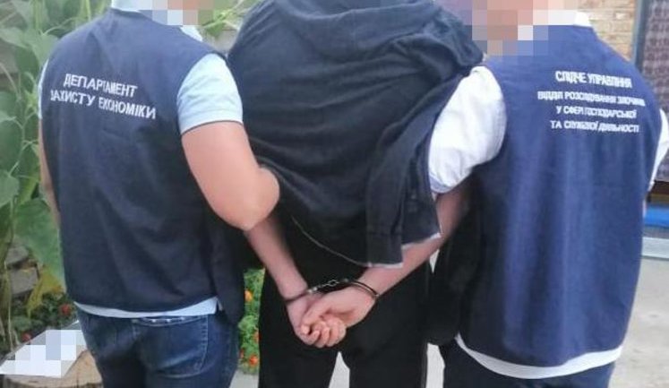 Поліція в Києві затримала двох підозрюваних у заволодінні коштами комерційної структури у розмірі 54 млн грн. ФОТО