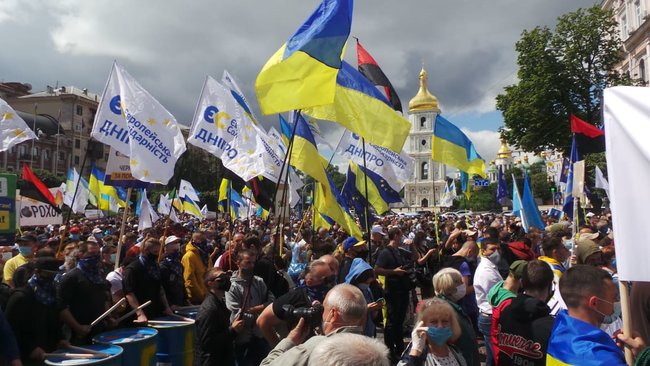 Досить терору: под Печерским судом Киева проходит акция в поддержку Порошенко 31