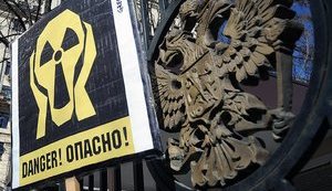 Три десятка активистов Greenpeace, задержанных в России, отправили поездом в Петербург. ФОТОрепортаж