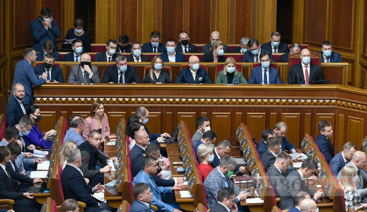 Весь Кабмин отправлять в отставку не надо: у нас есть очень эффективные министры, - "слуга народа" Арахамия