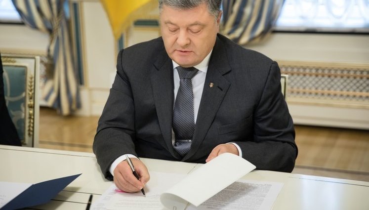 Порошенко підписав закон про перейменування УПЦ (МП)