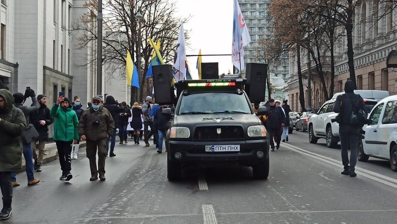 В Києві протестували антивакцинатори: QR-коди на плакатах ведуть на сайт Єдиної Росії 32