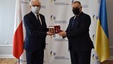 Жовква вручил орден "За заслуги" III степени экс-главе МИД Польши Чапутовичу, поддерживавшему курс Украины в ЕС и НАТО и усиление санкций против РФ. ФОТО