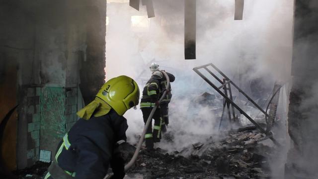Під час пожежі на складі в Чернігові загинув працівник підприємства 04 Під час пожежі на складі в Чернігові загинув працівник підприємства 04