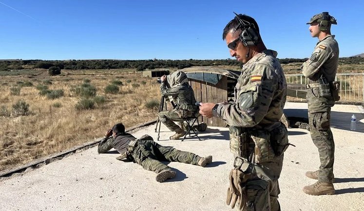 Дві іспанські партії виступили проти відправки військ до України
