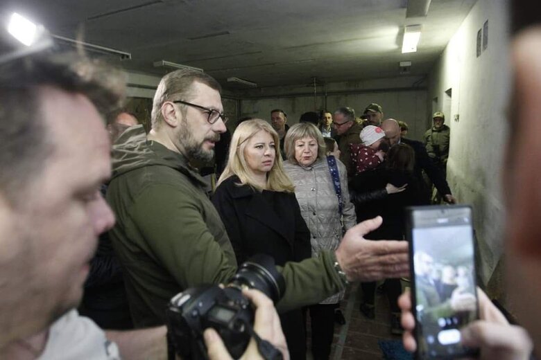 Президентка Словаччини Чапутова відвідала Чернігівщину: побачила російські катівні та наслідки авіанальотів РФ 03