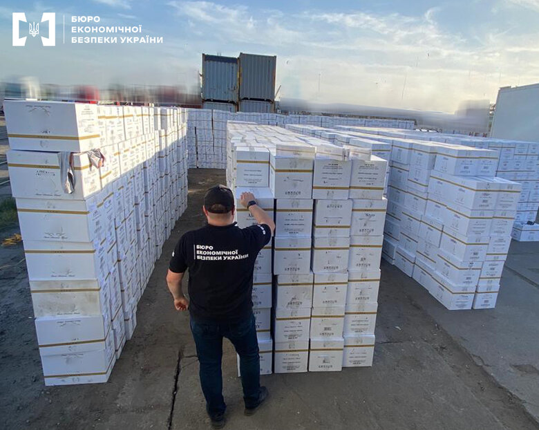 У Ренійському порту виявили майже мільйон пачок безакцизних сигарет 01