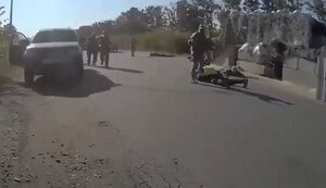 В Харькове вооруженные люди в военной форме угрожали полицейским на блокпосту. ВИДЕО
