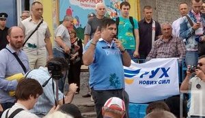 "Меня приняли в Партию зеленых", - в Саакашвили в Кривом Роге бросили яйцами с зеленкой. ФОТОрепортаж+ВИДЕО