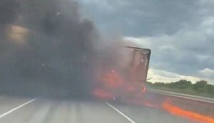 Росіянин дорогою до Донецька показав спалені вантажівки РФ: "Еб#ть, я в ах#е". ВIДЕО