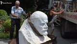 В Никитском ботсаду оккупированного Крыма вместо памятника богине Флоре установили бюст Ленина. ФОТО
