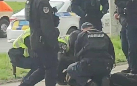 Чоловік стріляв зі стартового пістолета у Чернігові: його затримано, постраждалих немає