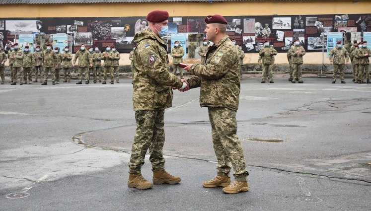 У Житомирі вручили нагороди десантникам із нагоди Дня ДШВ. ФОТОрепортаж