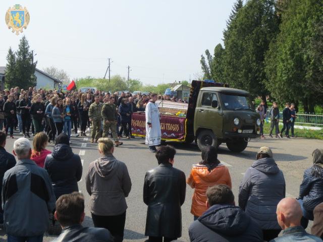 З воїном 24-ї ОМБр Володимиром Куциком, який загинув у зоні ООС, попрощалися на Львівщині 11 З воїном 24-ї ОМБр Володимиром Куциком, який загинув у зоні ООС, попрощалися на Львівщині 11