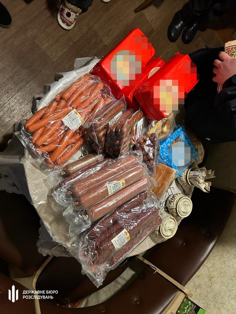 Двом посадовцям ВЧ на Донеччині повідомили про підозру через незаконний продаж продовольства