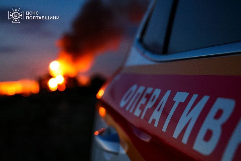 Рятувальники загасили пожежі після атаки РФ на підприємство в Полтавському районі