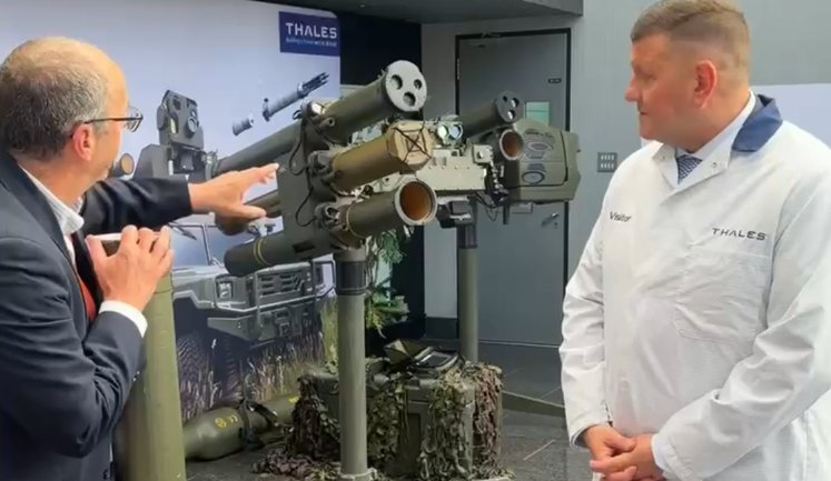 Залужний відвідав оборонний завод Thales UK, що виготовляє NLAW та Starstreak. ВIДЕО